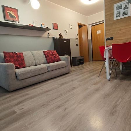 Appartamento Aleph With Private Parking, Next Train Station Como Exterior foto