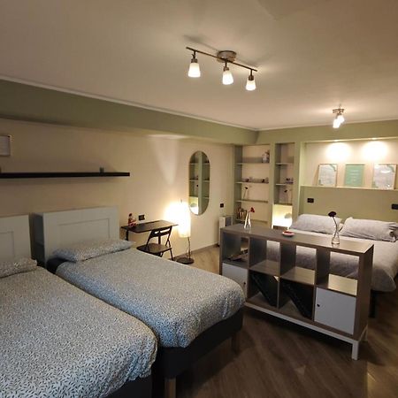Appartamento Aleph With Private Parking, Next Train Station Como Exterior foto