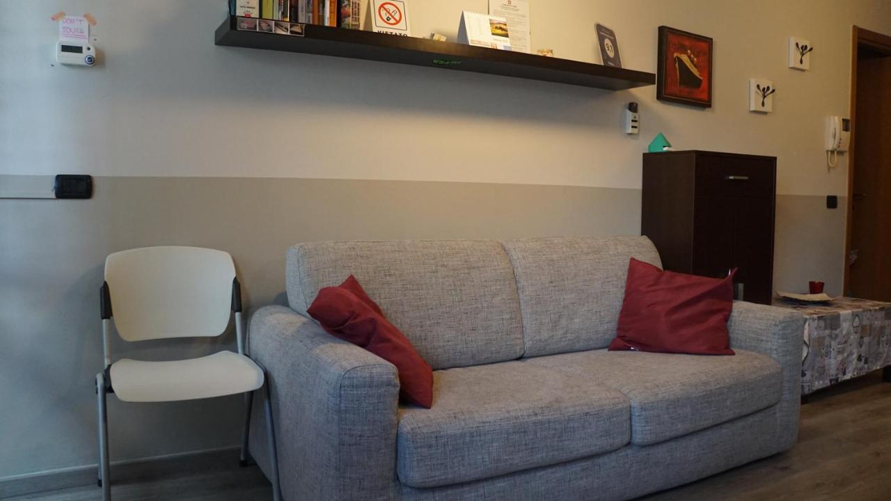 Appartamento Aleph With Private Parking, Next Train Station Como Exterior foto