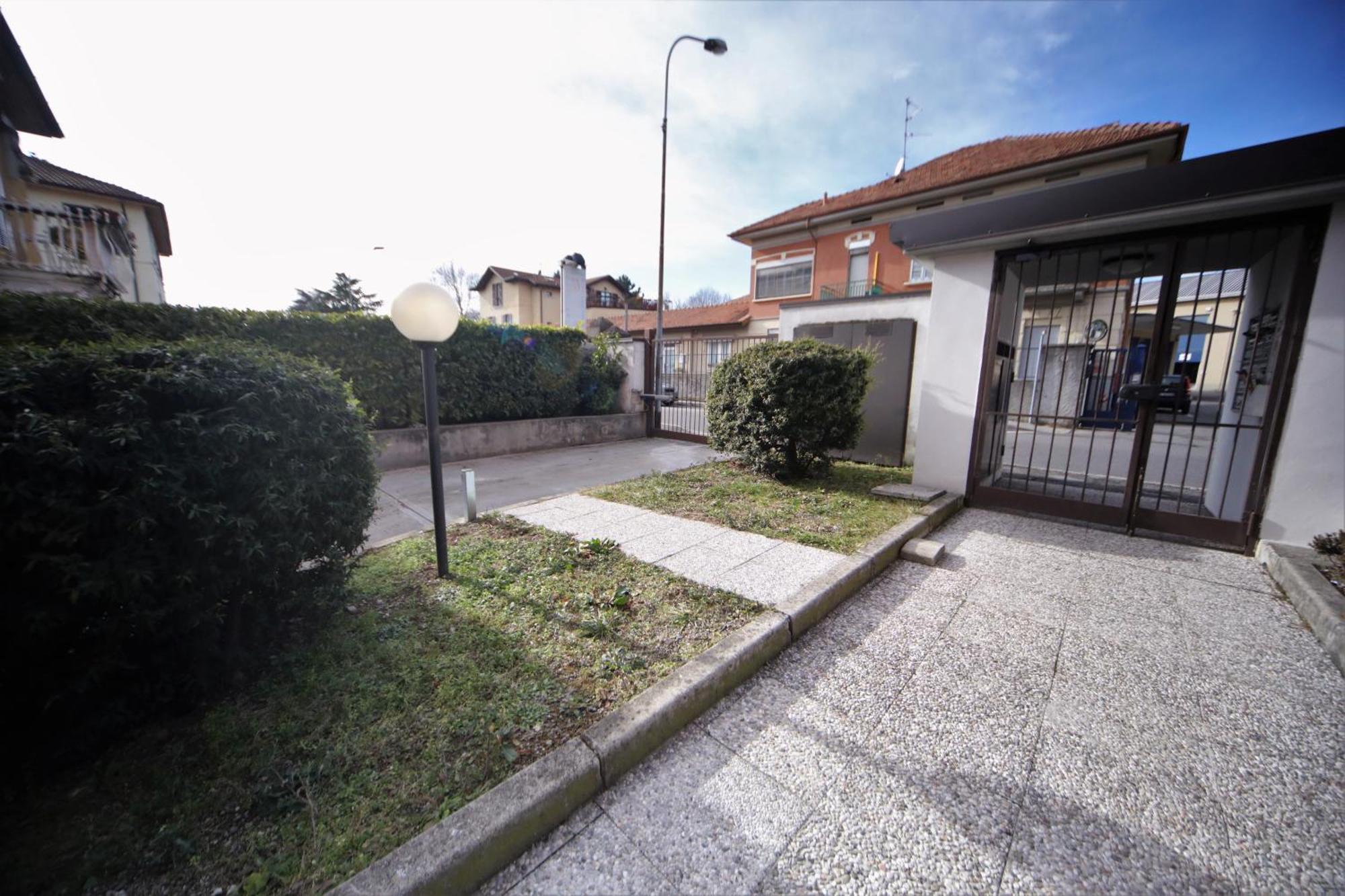 Appartamento Aleph With Private Parking, Next Train Station Como Exterior foto
