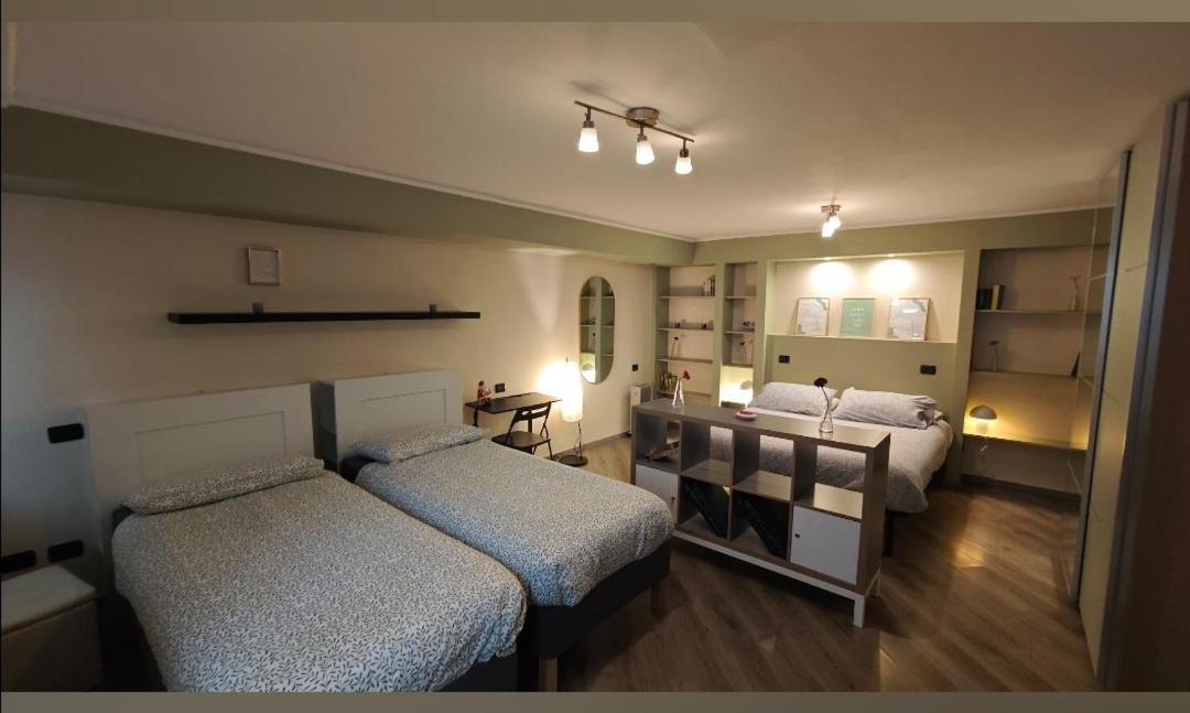 Appartamento Aleph With Private Parking, Next Train Station Como Exterior foto