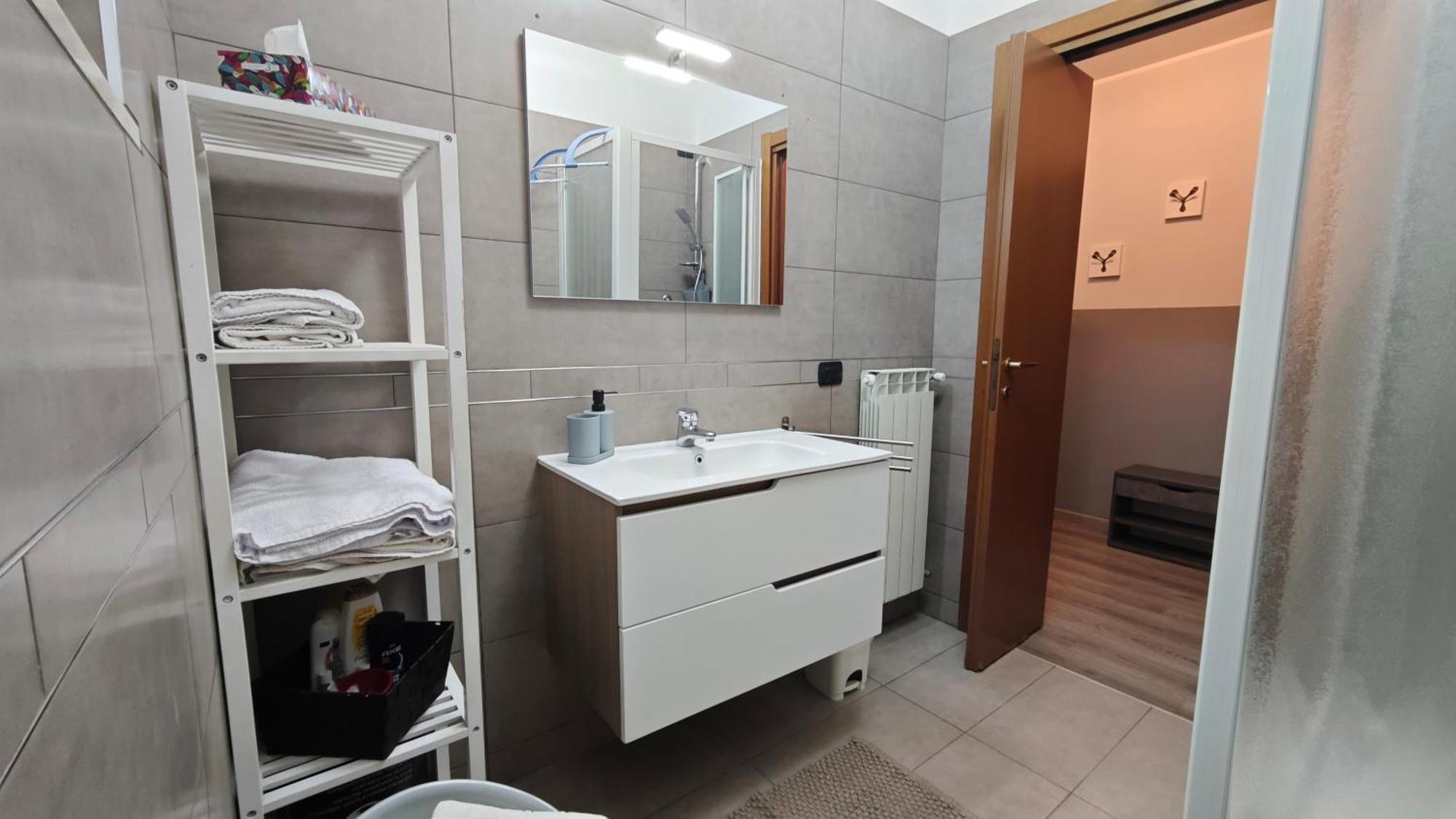 Appartamento Aleph With Private Parking, Next Train Station Como Exterior foto